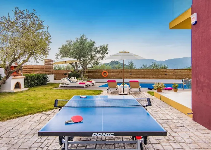 וילה Kaletzia Plános